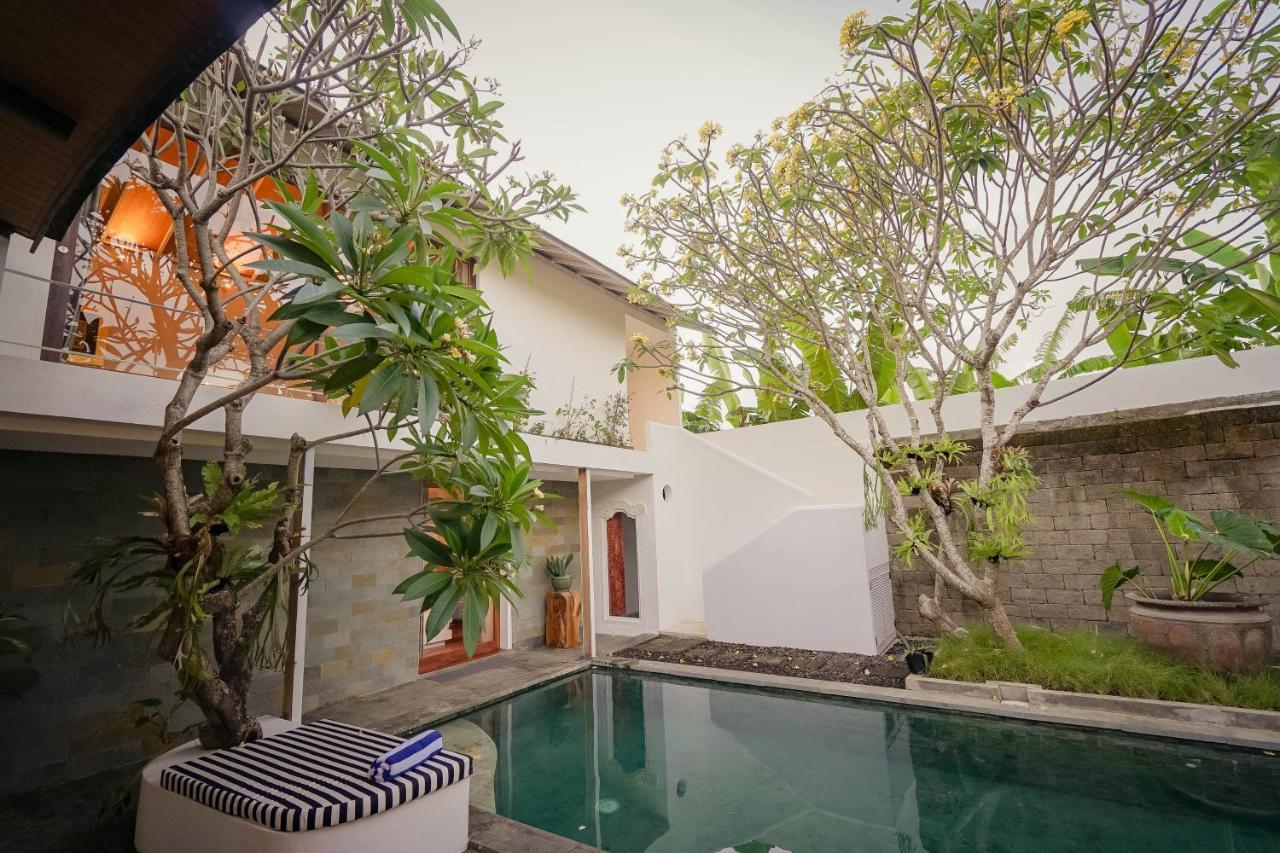 Bias Villa Seminyak Buitenkant foto